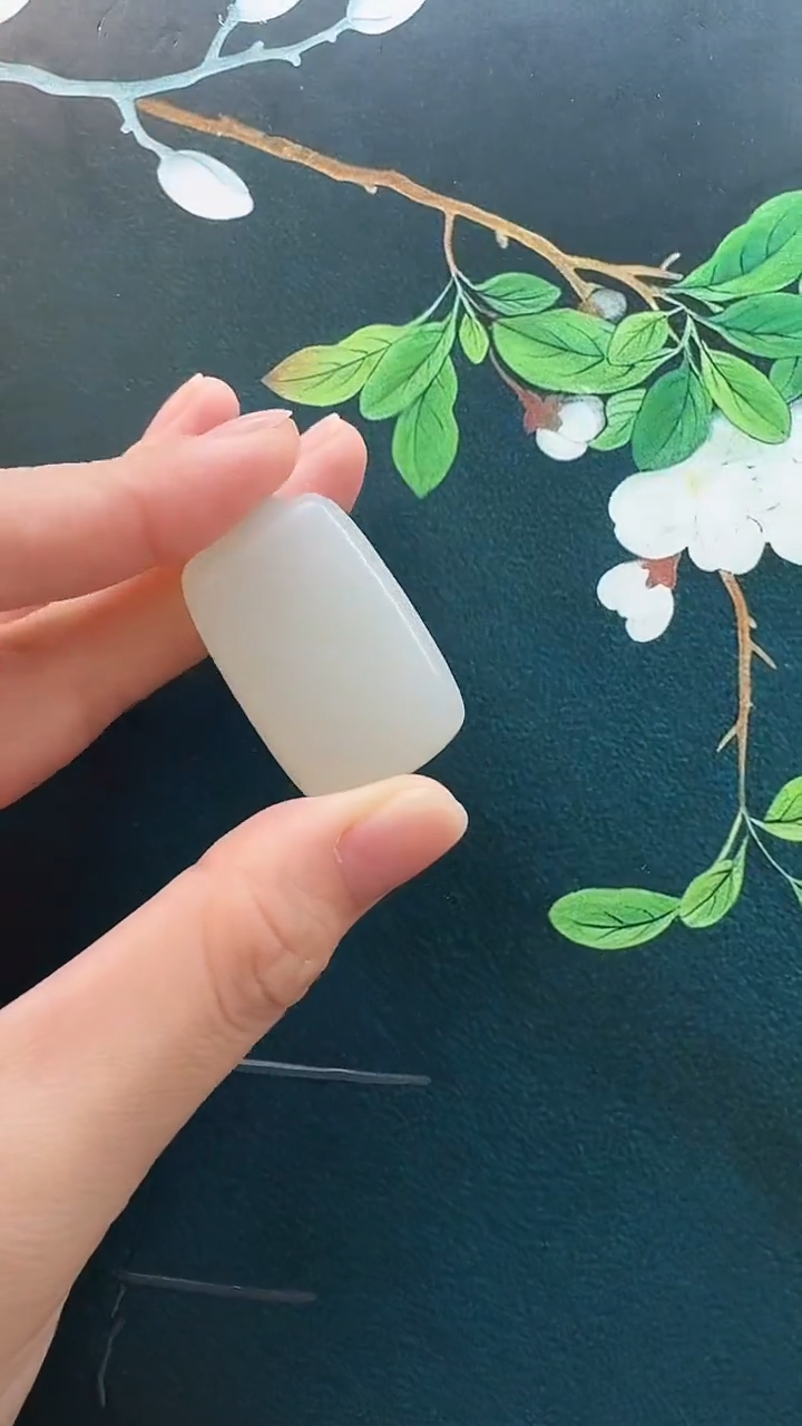 颈饰未镶嵌和田玉吊坠