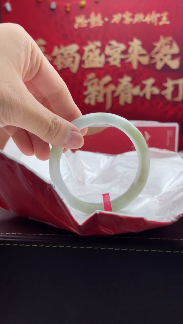 【闪购商品】翡翠手镯未镶嵌9翡翠手镯（微瑕）