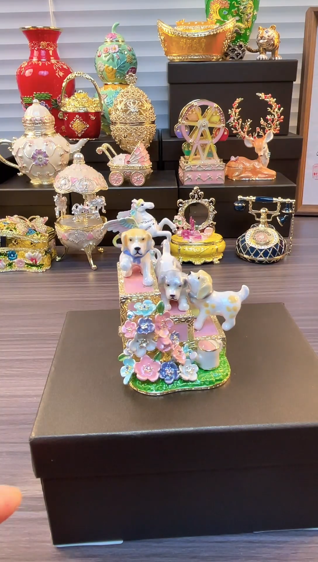 摆件七宝烧珐琅彩首饰盒     马尔犬