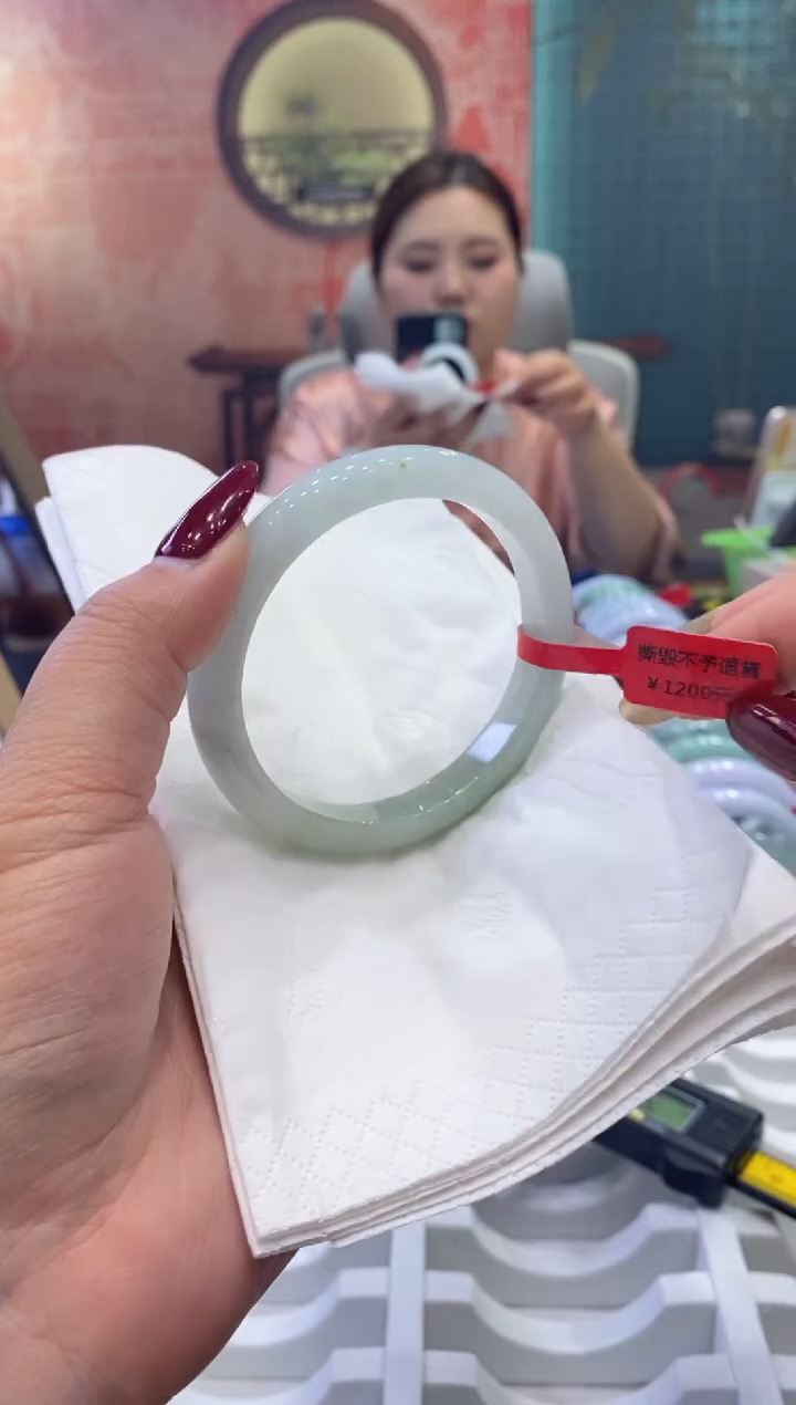 【闪购商品】翡翠手镯未镶嵌多人0010561