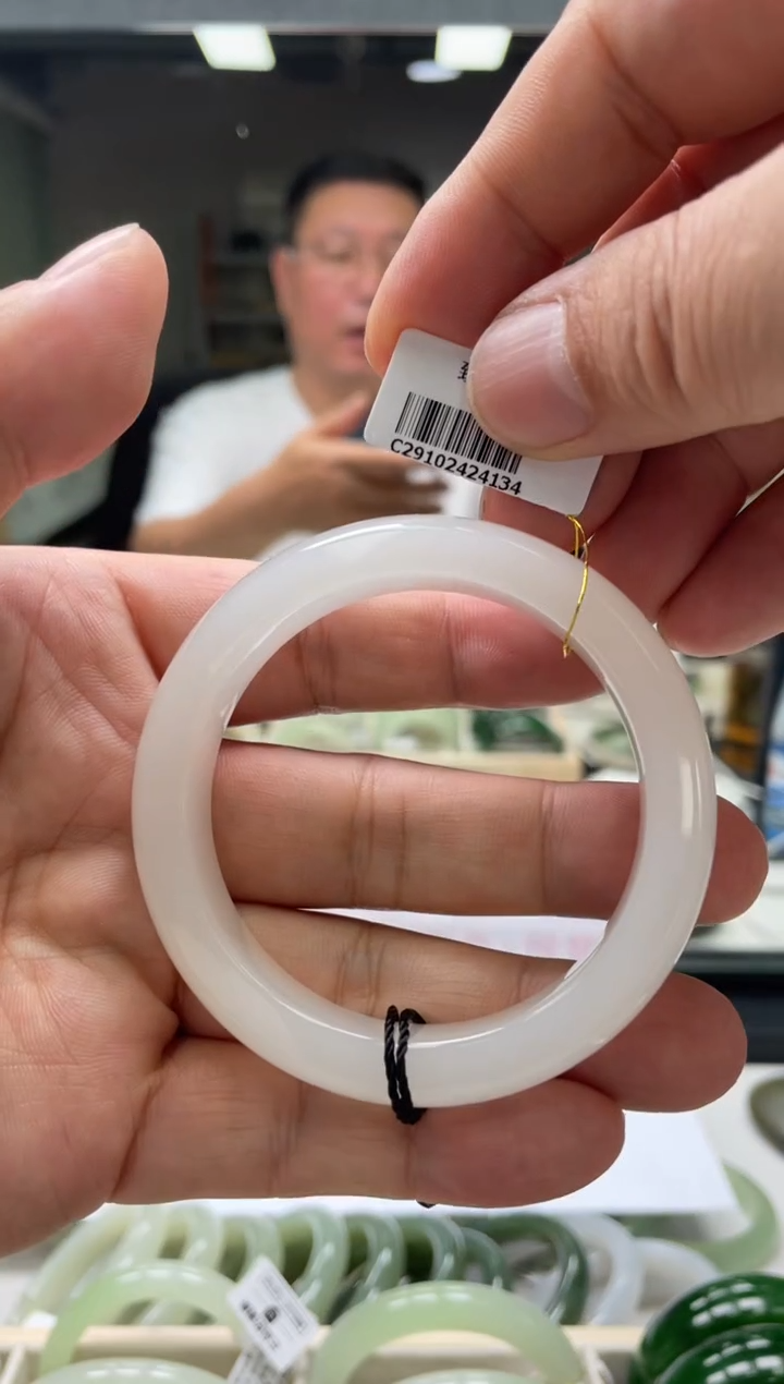 【闪购商品】和田玉手镯未镶嵌编码4134 圈口55