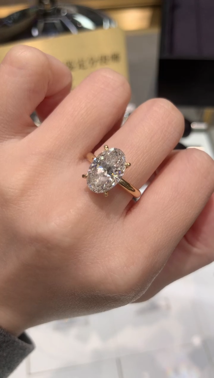 【闪购商品】合成钻石18K金镶嵌3克拉椭圆k黄11圈