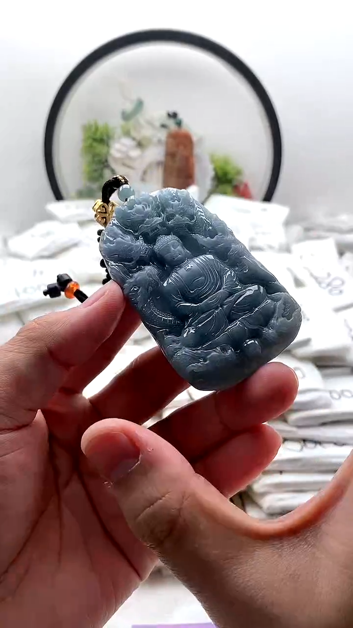 颈饰未镶嵌翡翠大日如来