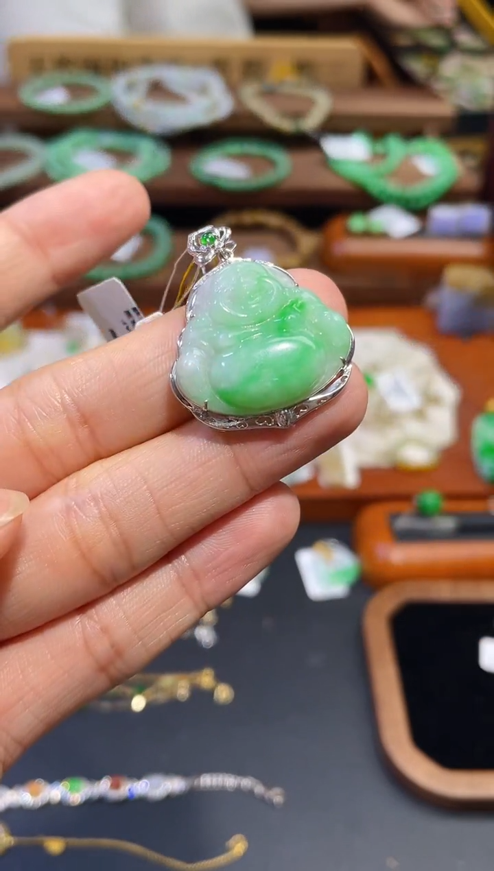 颈饰18K金镶嵌翡翠佛公