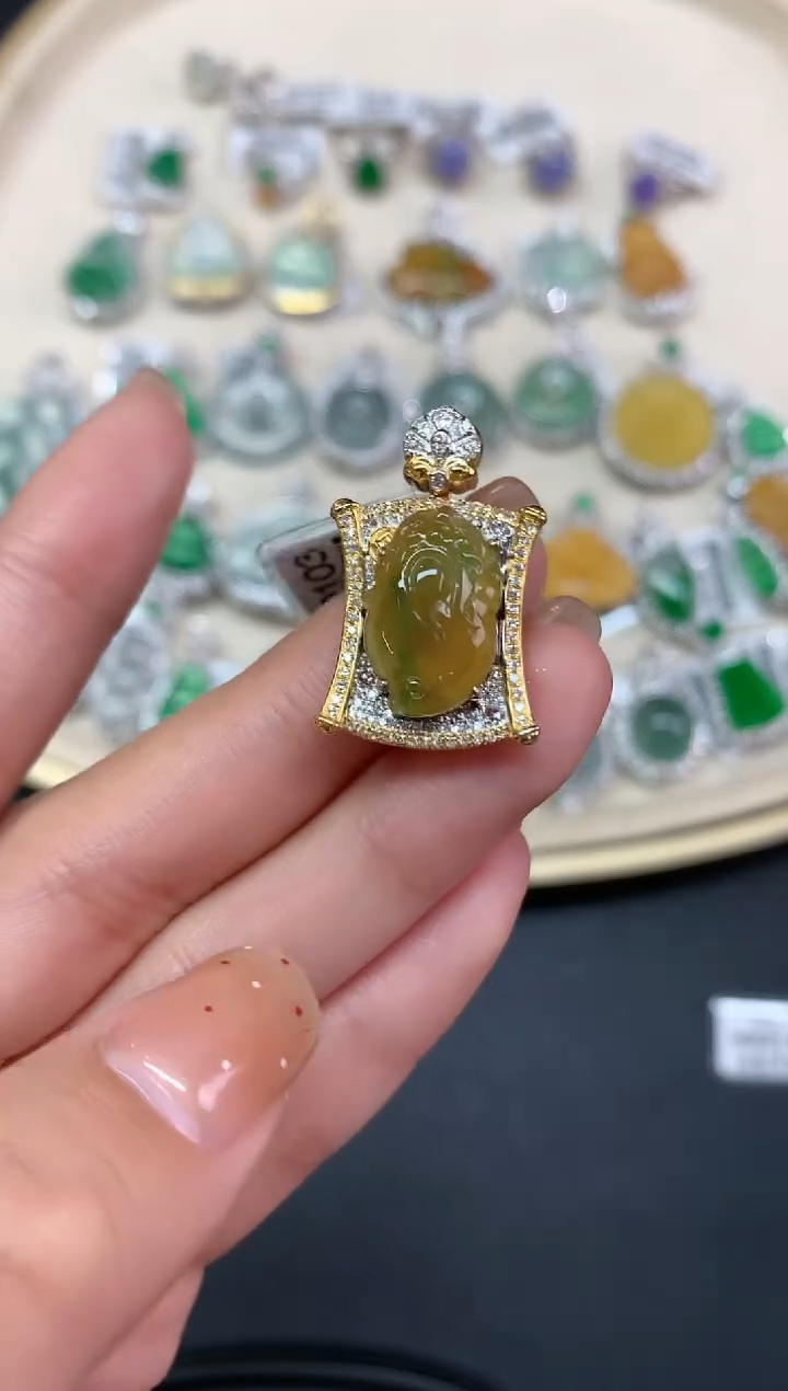 【闪购商品】翡翠吊坠(不含链)18K金镶嵌吊坠A564|8800