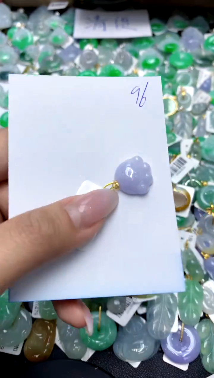 翡翠18K金镶嵌颈饰11111111111111