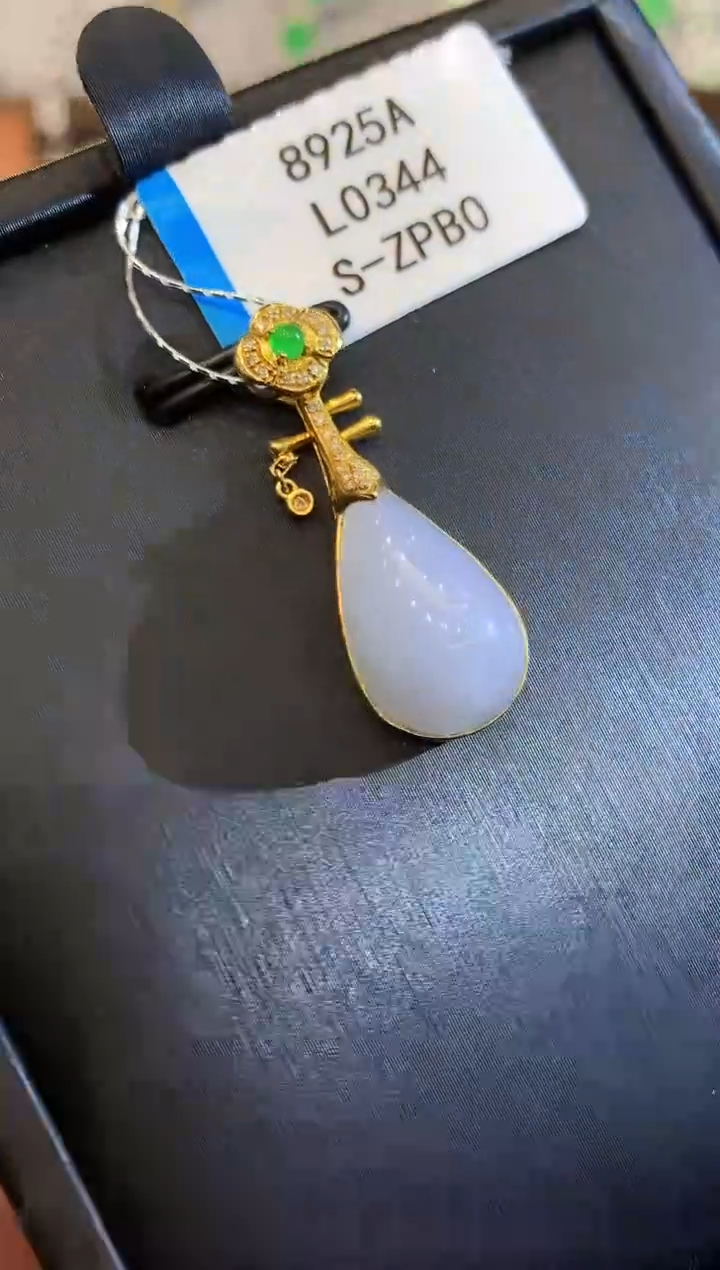 吊坠(不含链)18K金镶嵌翡翠L多样性发其一