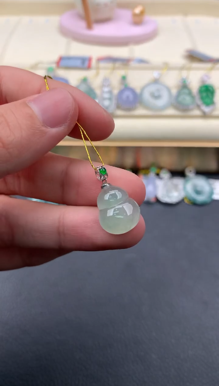 【闪购商品】翡翠颈饰18K金镶嵌W96     