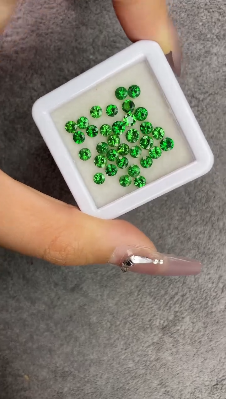 【闪购商品】石榴石（沙弗莱）裸石未镶嵌多样性发货1颗