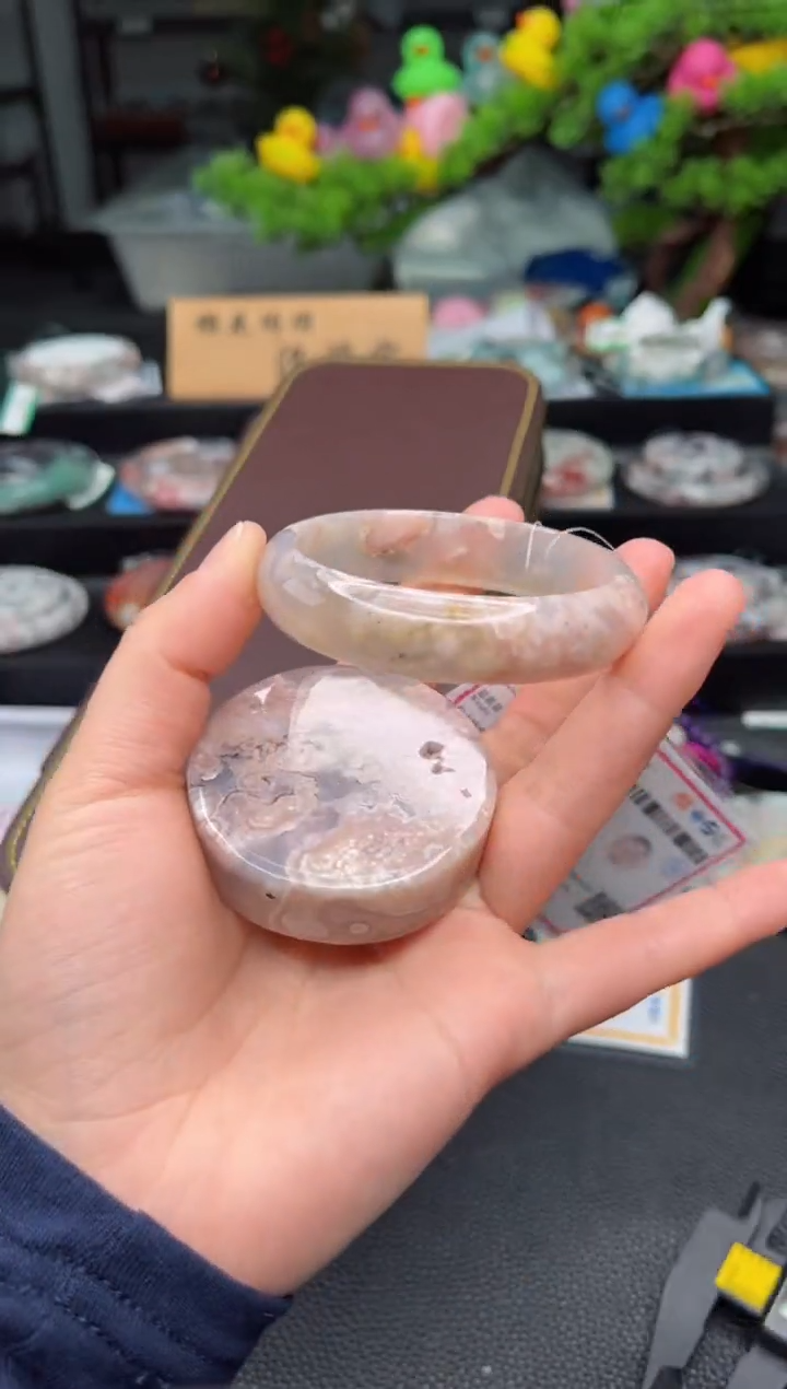 石英质玉未镶嵌手镯56圈口（赠品镯心）3570090