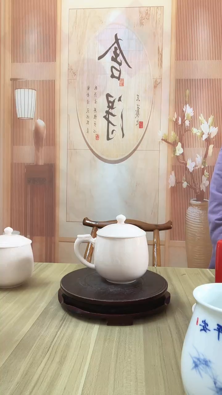 粉西西陶瓷盖杯 1个