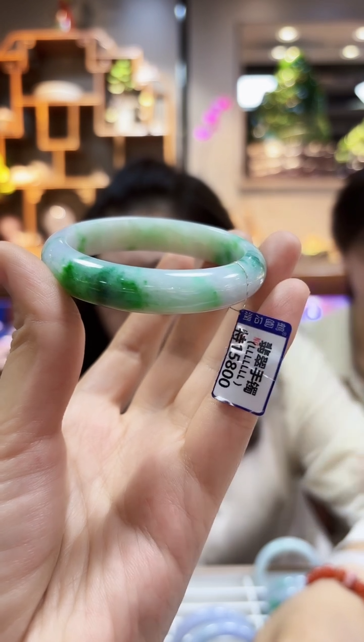 【闪购商品】翡翠颈饰未镶嵌52手镯