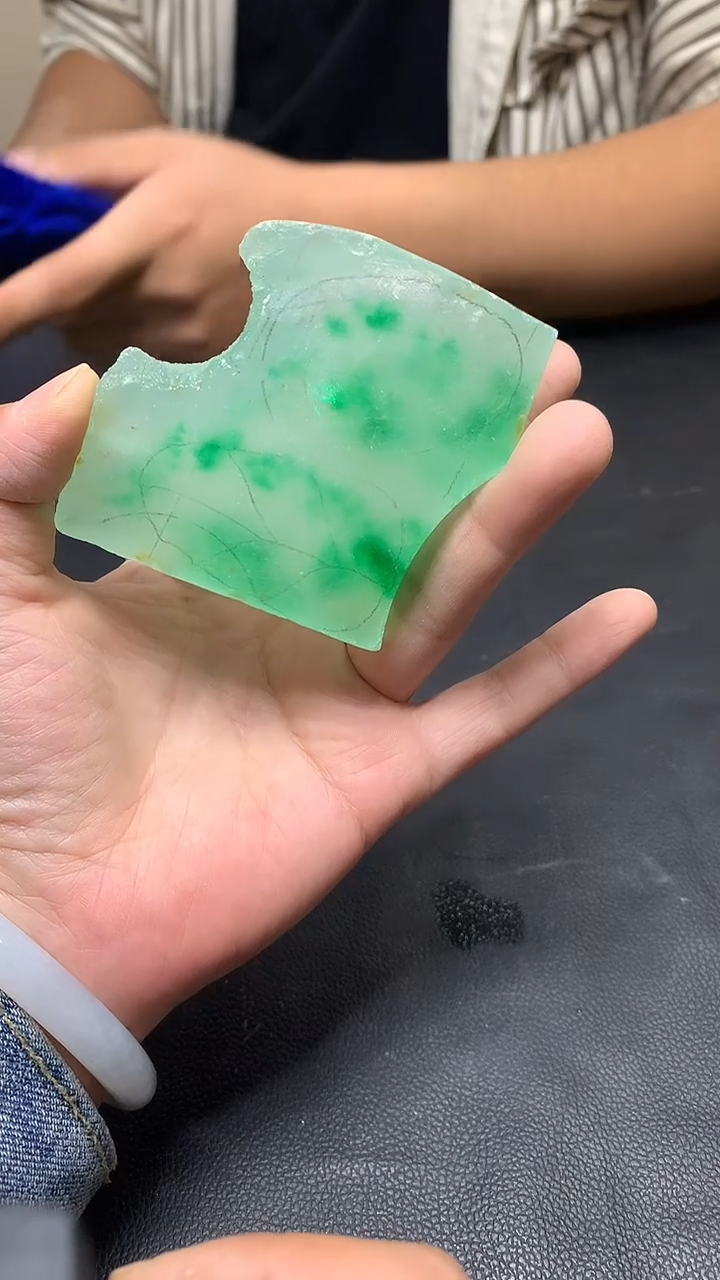 玉冰飘绿花边角毛坯