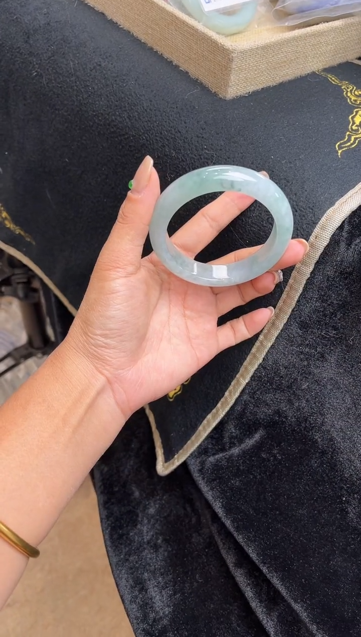 未镶嵌手镯翡翠手镯