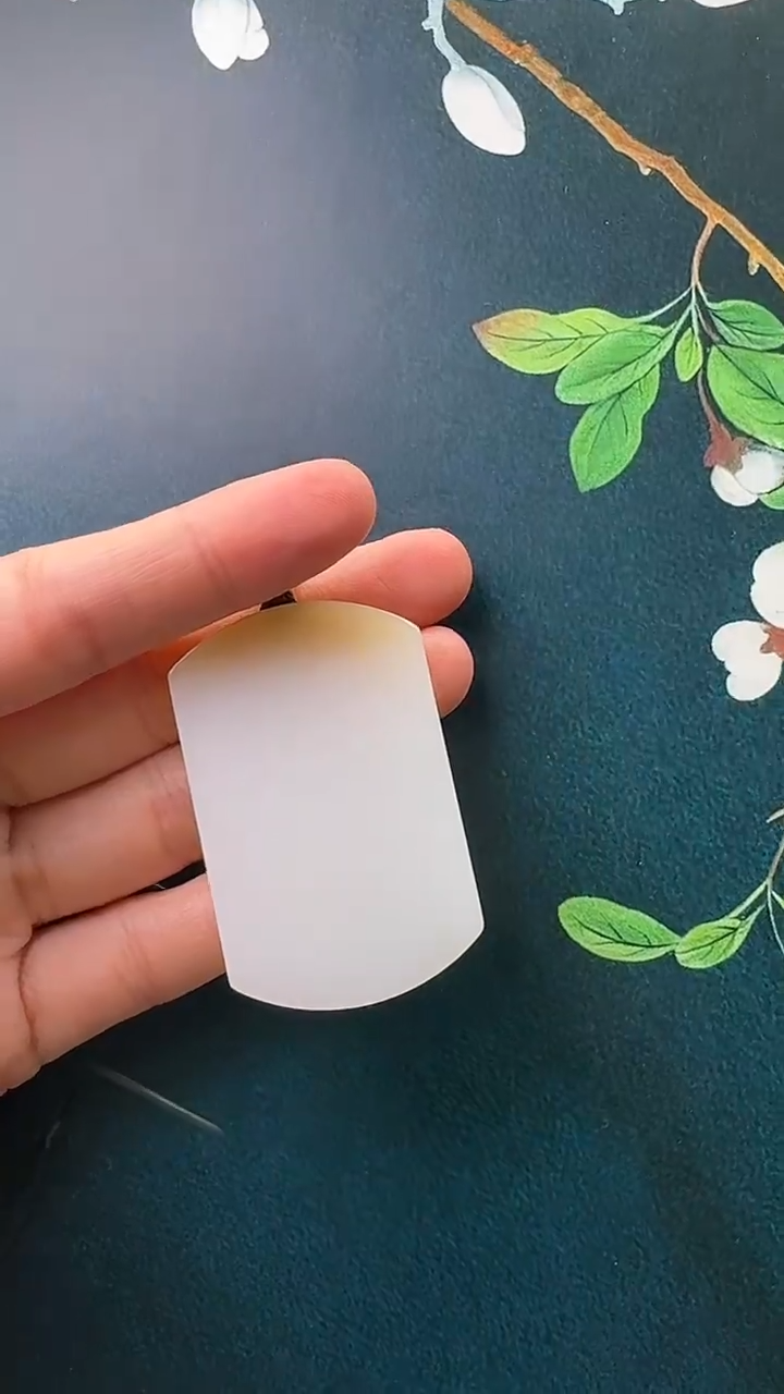 颈饰未镶嵌和田玉吊坠