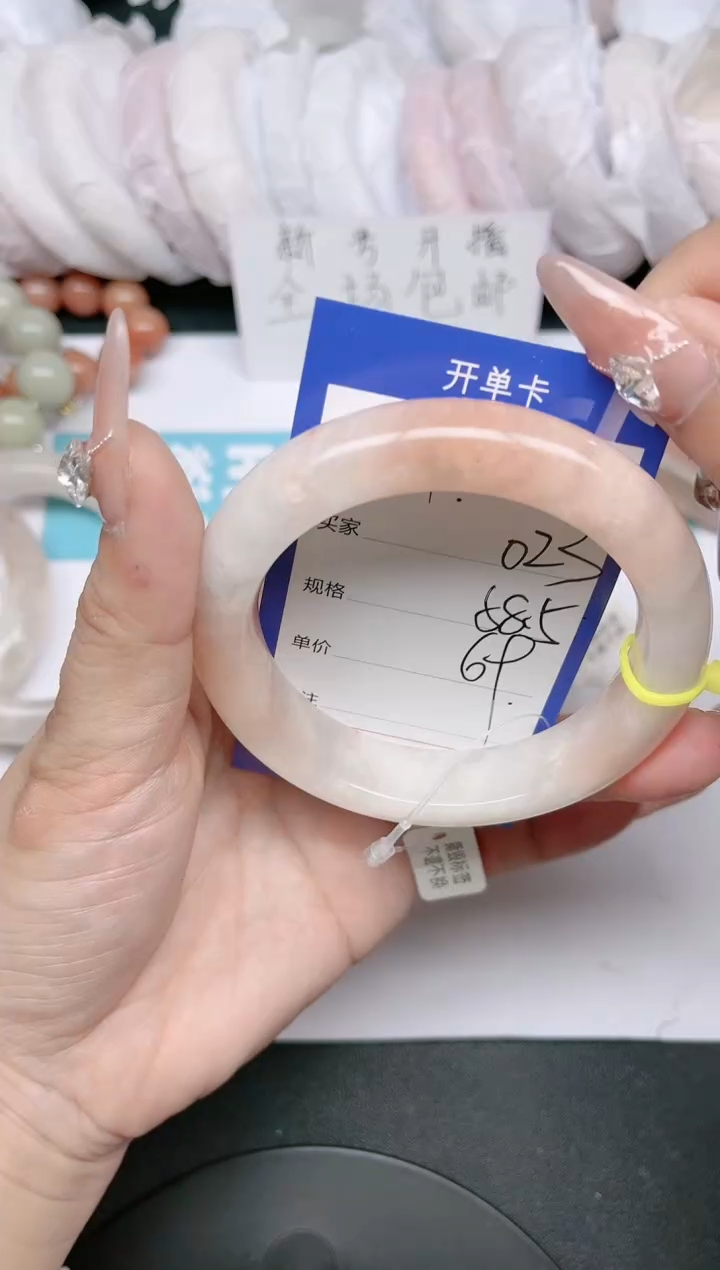【闪购商品】石英质玉未镶嵌手镯023