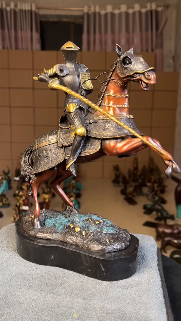 精铜材质精美雕塑