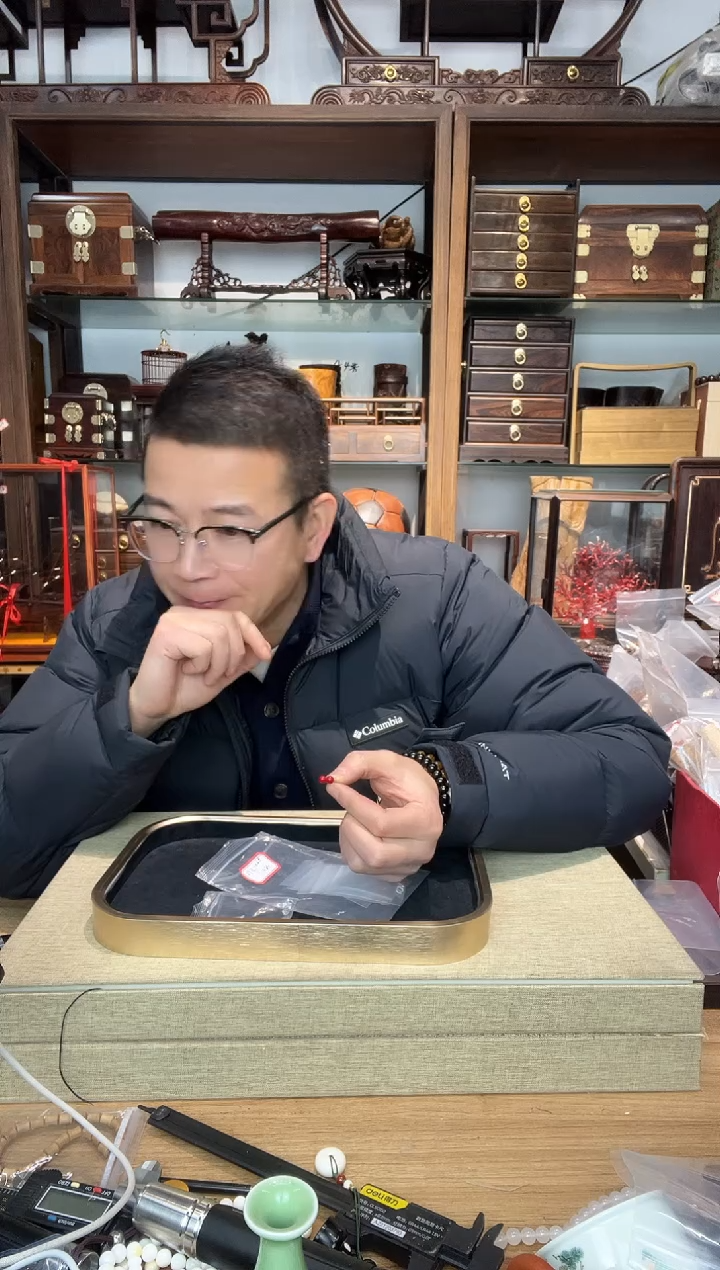 乌木类书架982海红耳钉一对