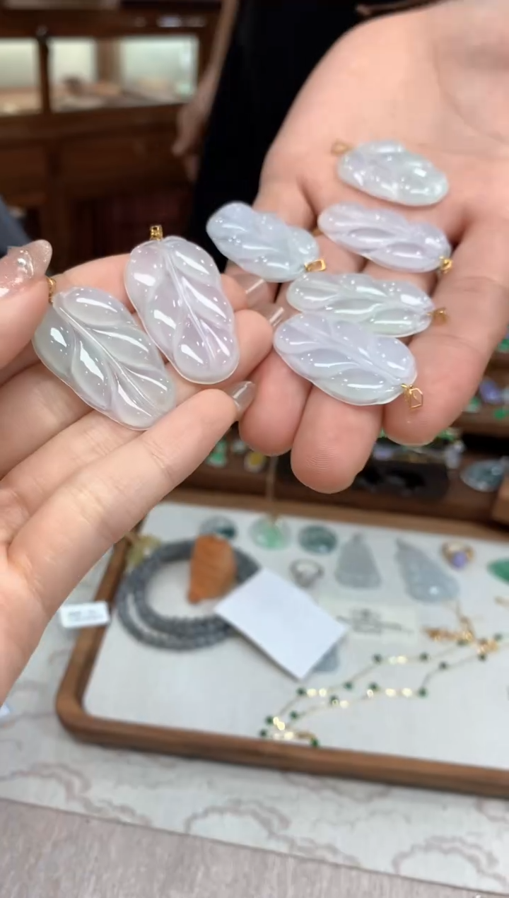 【闪购商品】翡翠吊坠(不含链)18K金镶嵌叶子多样性发货1件