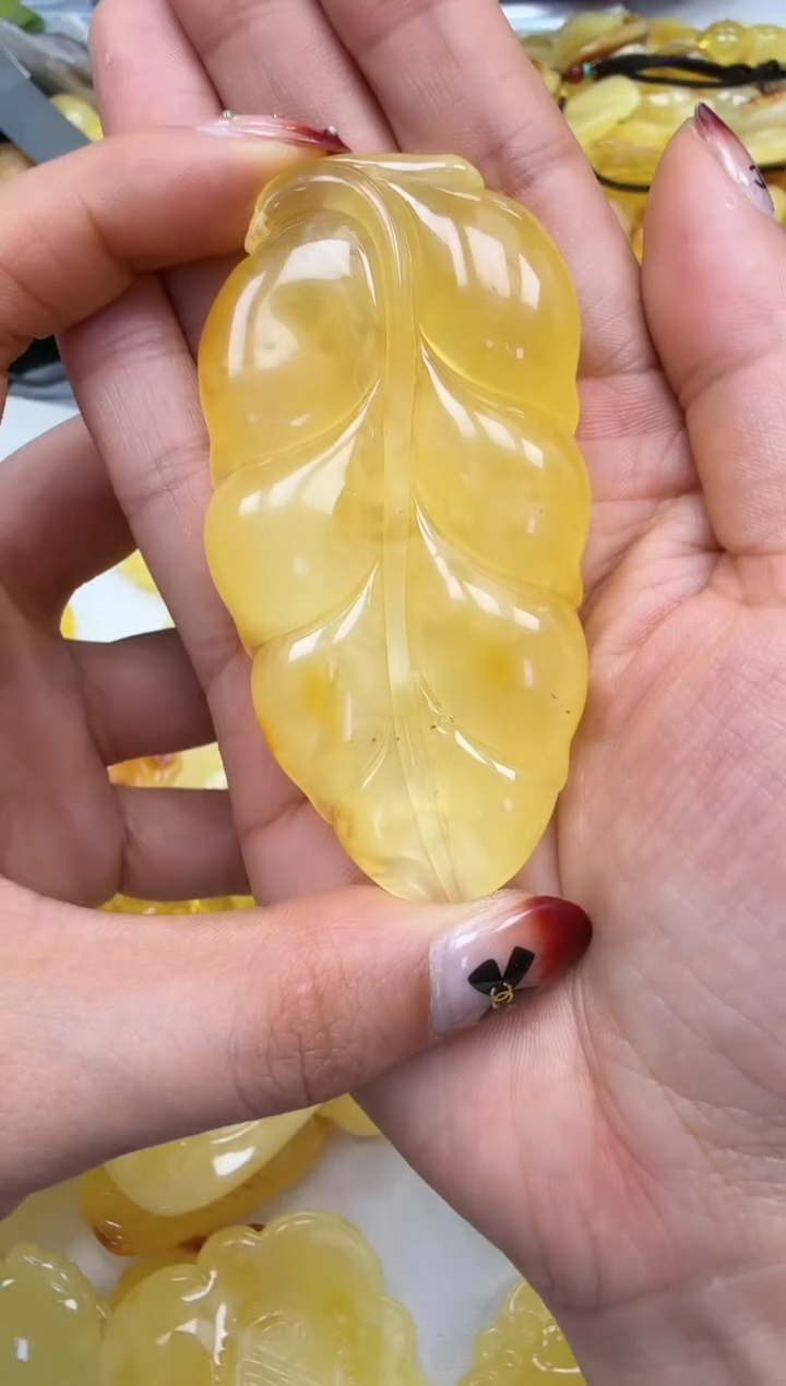 裸石琥珀未镶嵌如图