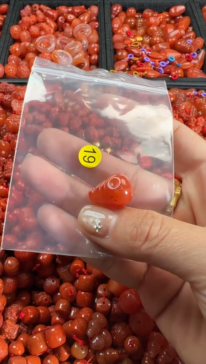 【闪购商品】南红玛瑙颈饰未镶嵌1
