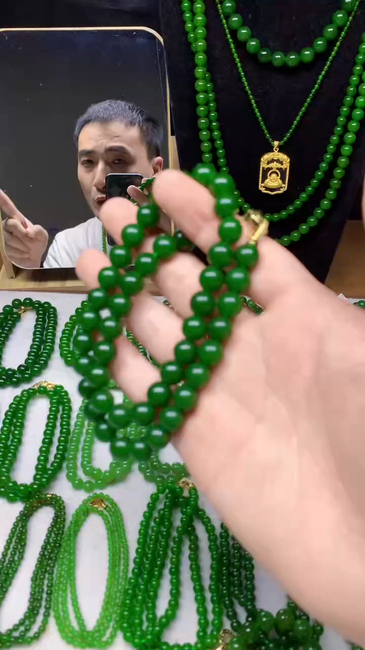 和田玉（碧玉）未镶嵌项链卡10的菠菜绿