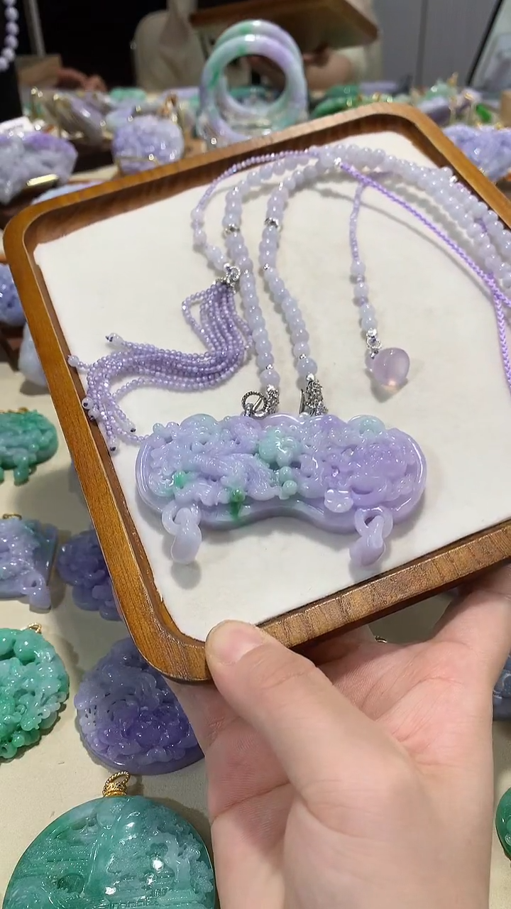 颈饰未镶嵌翡翠吊坠