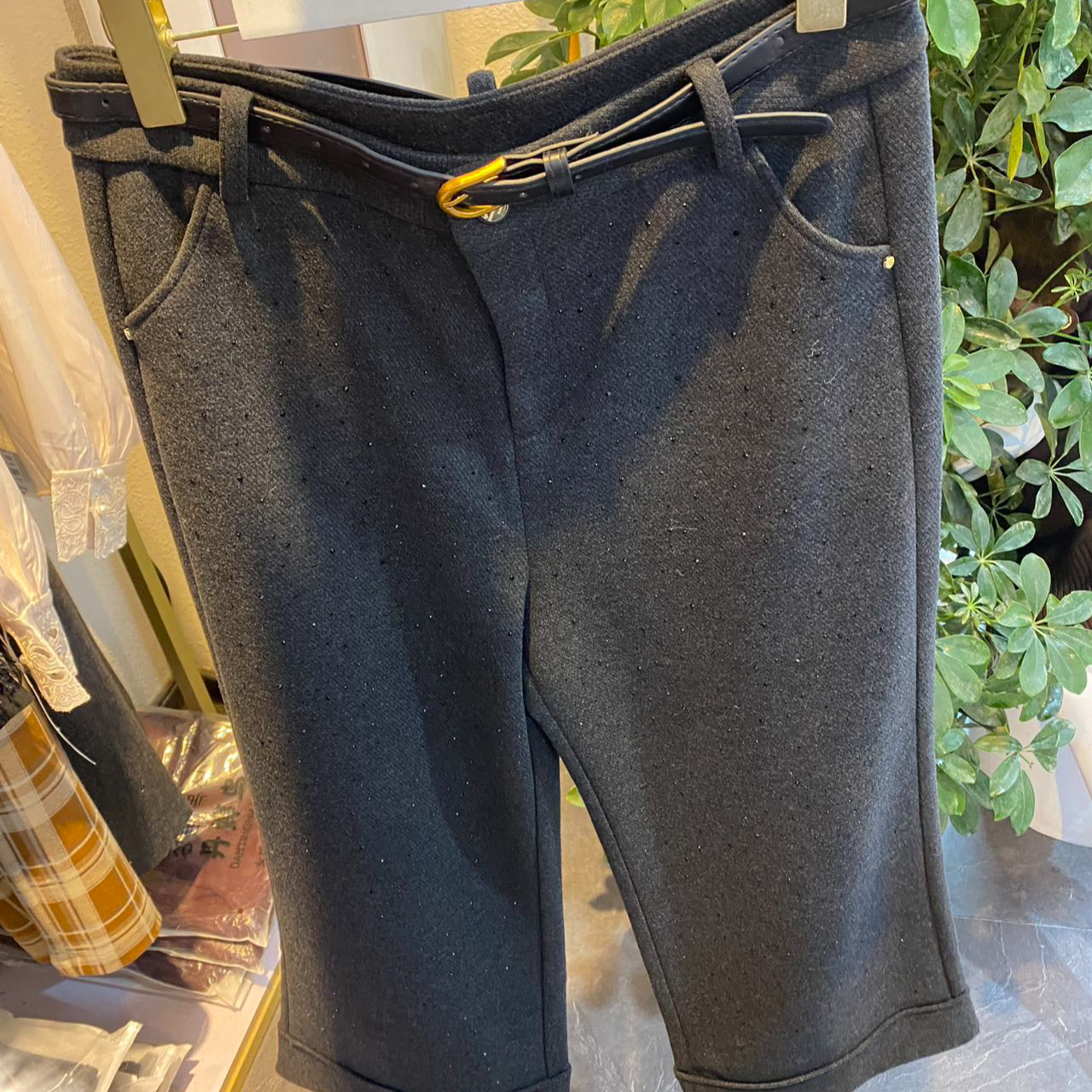 新款时尚大气裤子