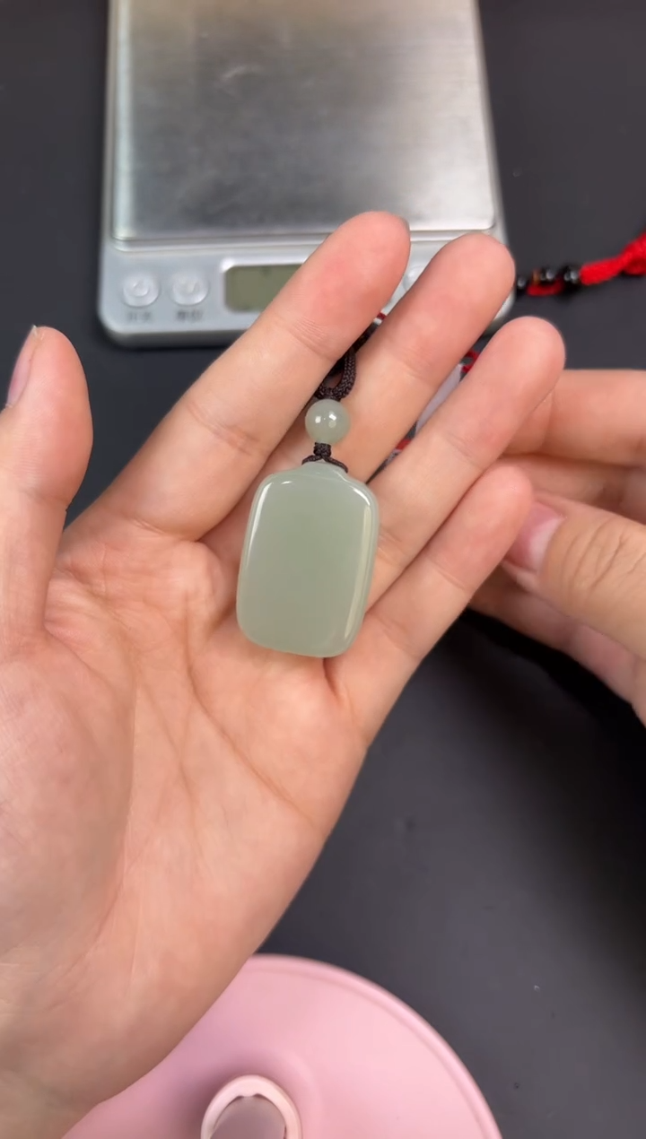 【闪购商品】和田玉吊坠(赠链)未镶嵌且末微色差近矿吊坠