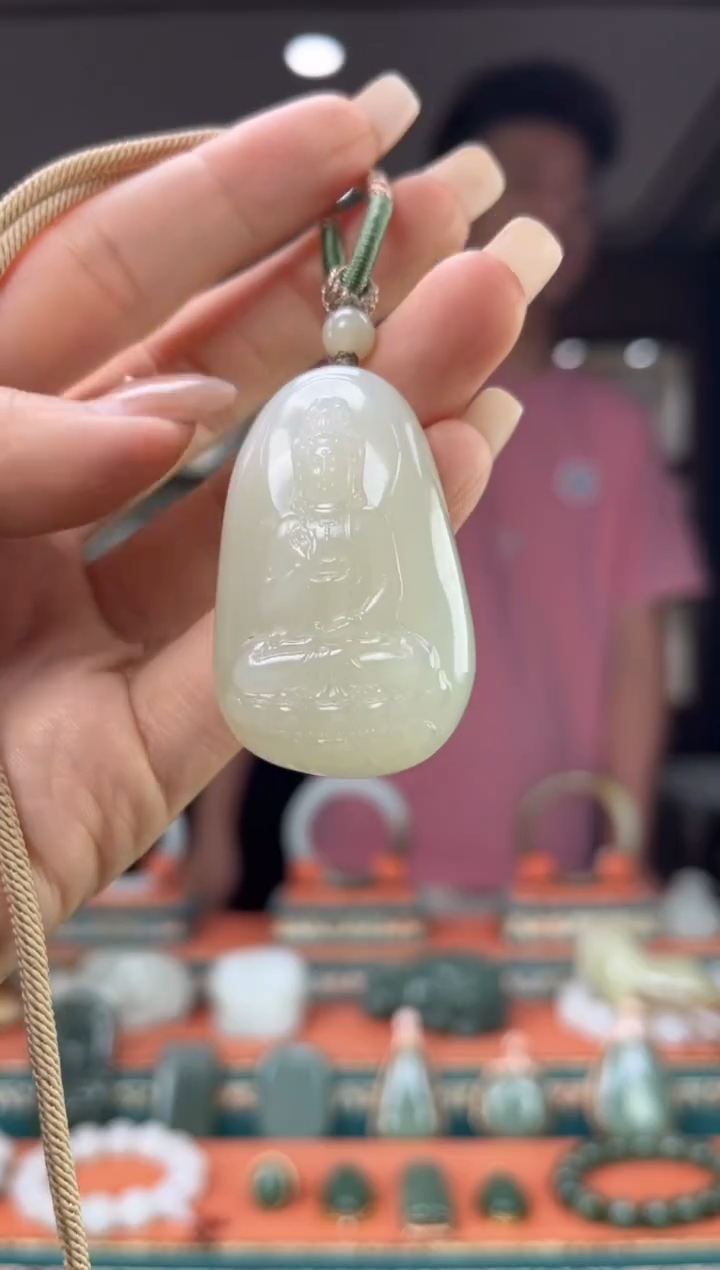 颈饰未镶嵌和田玉佩佩