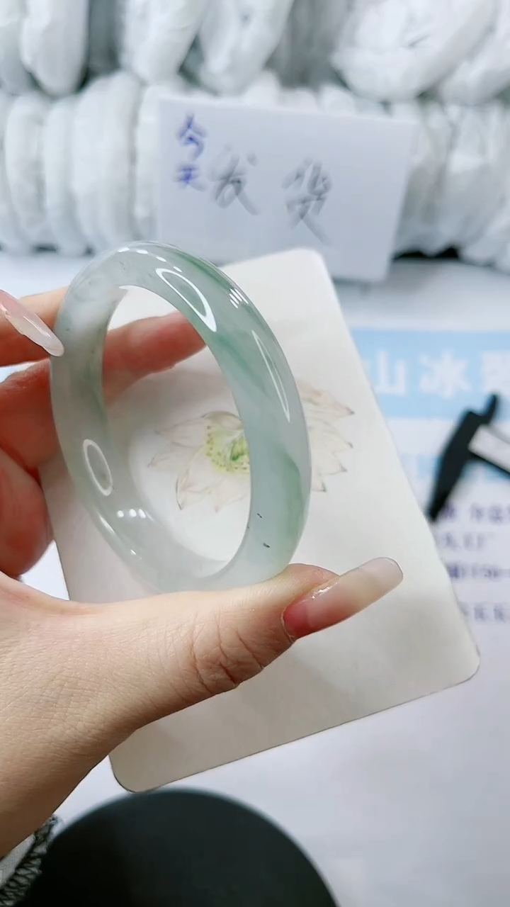 【闪购商品】石英质玉手镯未镶嵌多样性发货C319