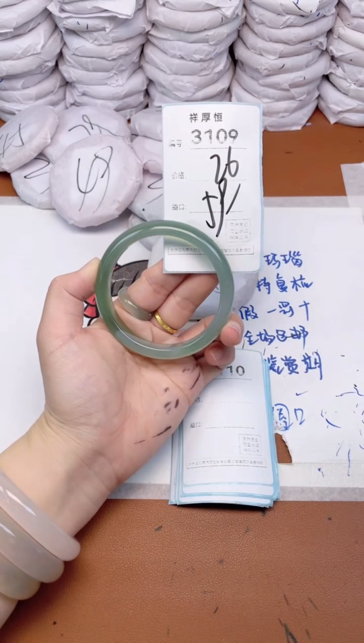 玛瑙/玉髓手镯未镶嵌3109