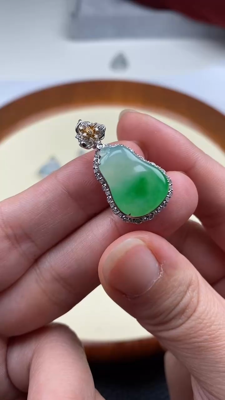 【闪购商品】翡翠挂件未镶嵌葫芦