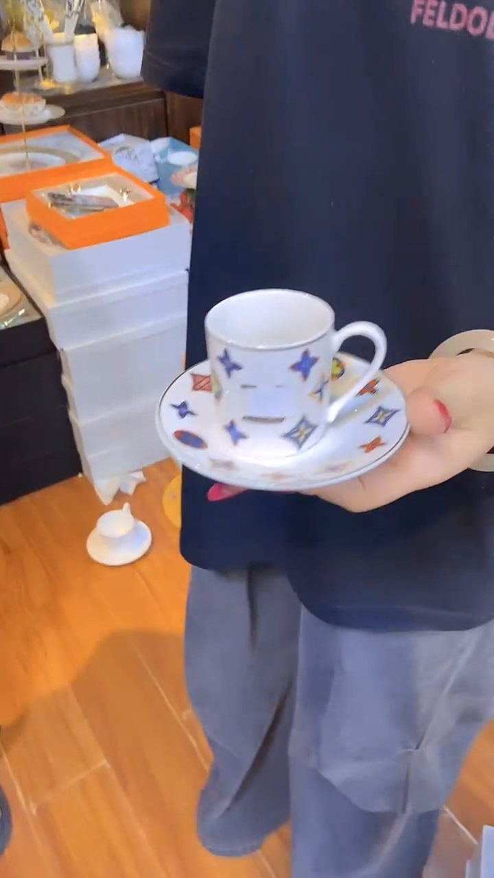 杯鸿辉家品牌瓷器，京东包邮！