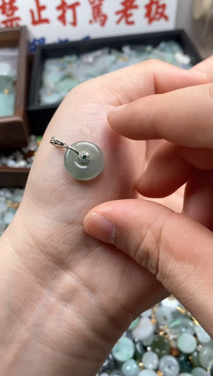 【闪购商品】翡翠颈饰未镶嵌哥哥