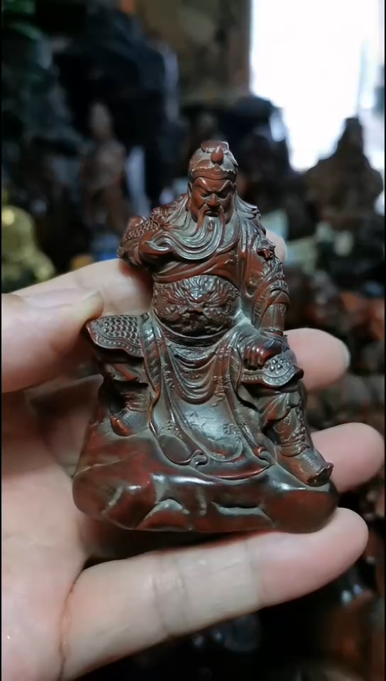 黄杨木关公手把件摆件