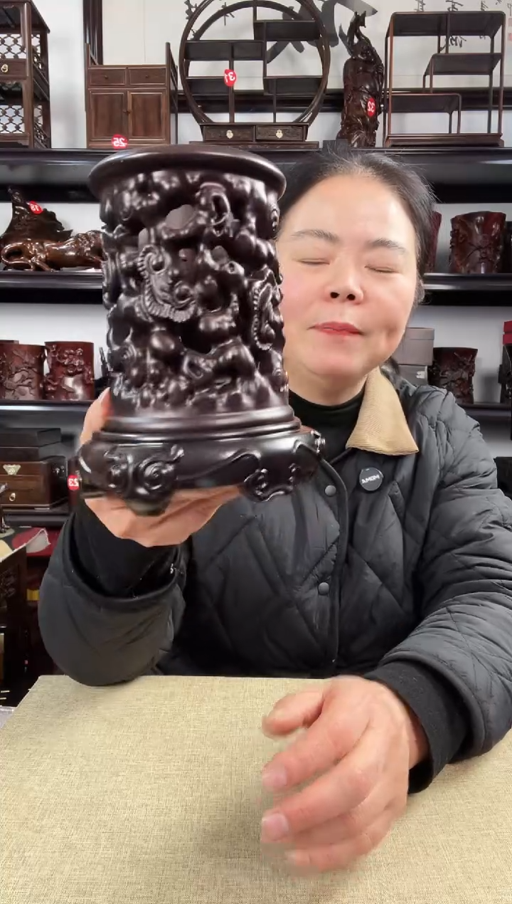 木老李红木工艺品羊头底座+灵芝笔筒