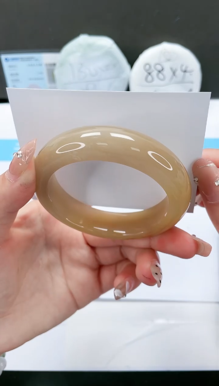 【闪购商品】石英质玉手镯未镶嵌138-57