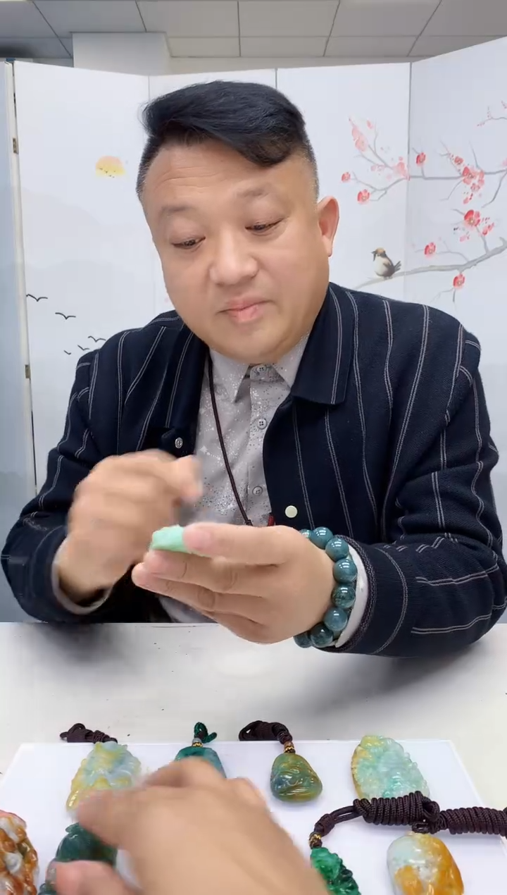 【闪购商品】定制翡翠未镶嵌4969MM-毛货挂件