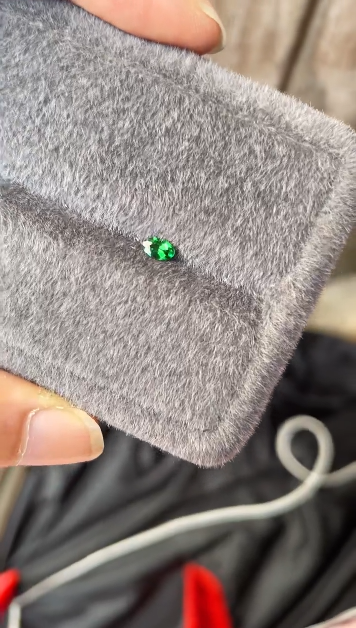 定制石榴石定制未镶嵌天然莎弗莱卡扎尼0.28克拉