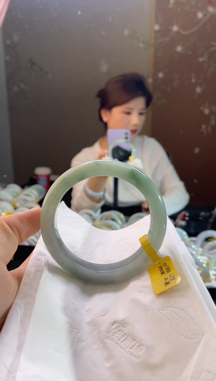 未镶嵌手镯翡翠美****?圈口x56-57