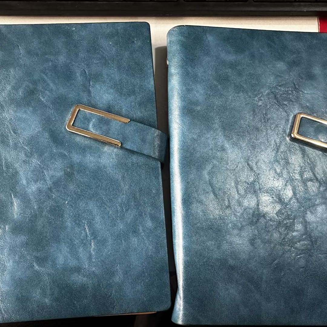  1-1-A5活页搭扣本硬面/2本 瑕疵介意勿拍