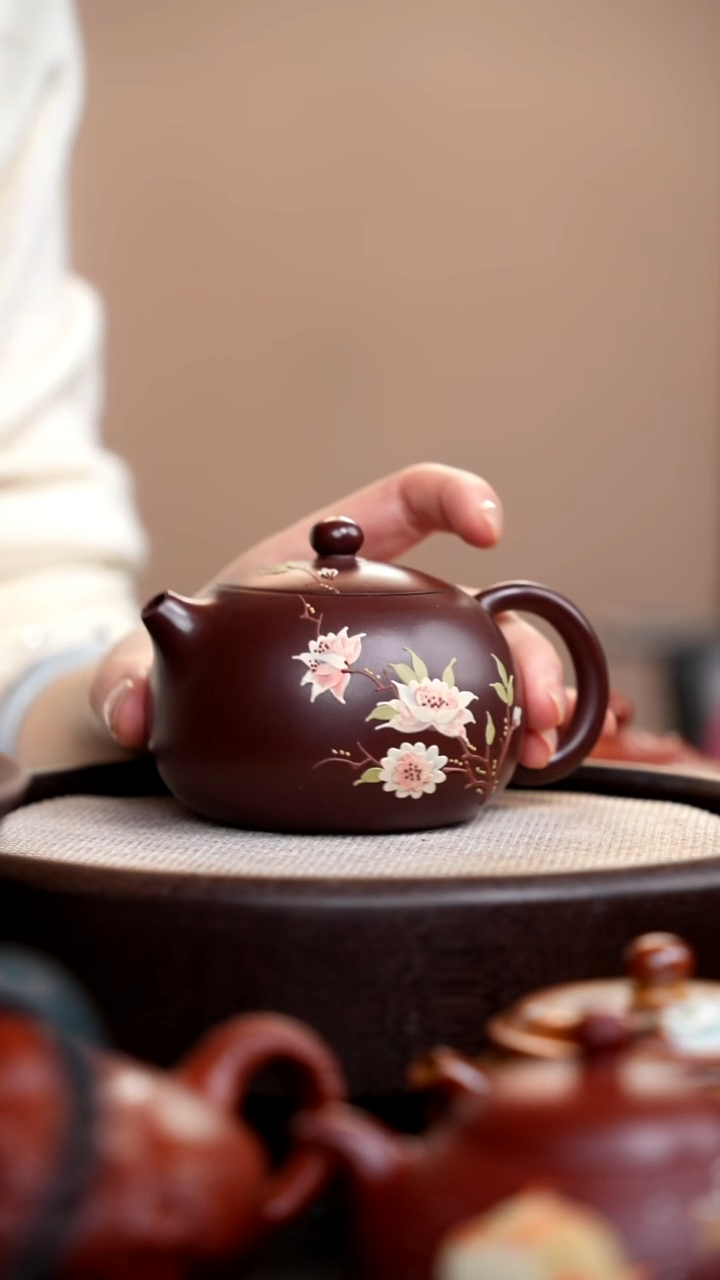 茶壶紫砂紫脂泥西施泥绘三花 