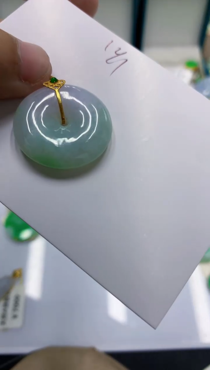 颈饰18K金镶嵌翡翠琴**欢翡翠