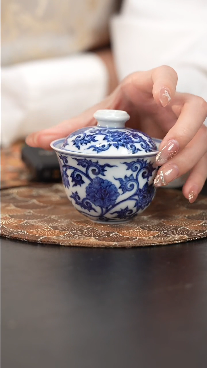 【闪购商品】杯润山堂青花缠枝盖碗