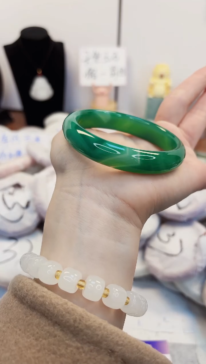 【闪购商品】石英质玉手镯未镶嵌97