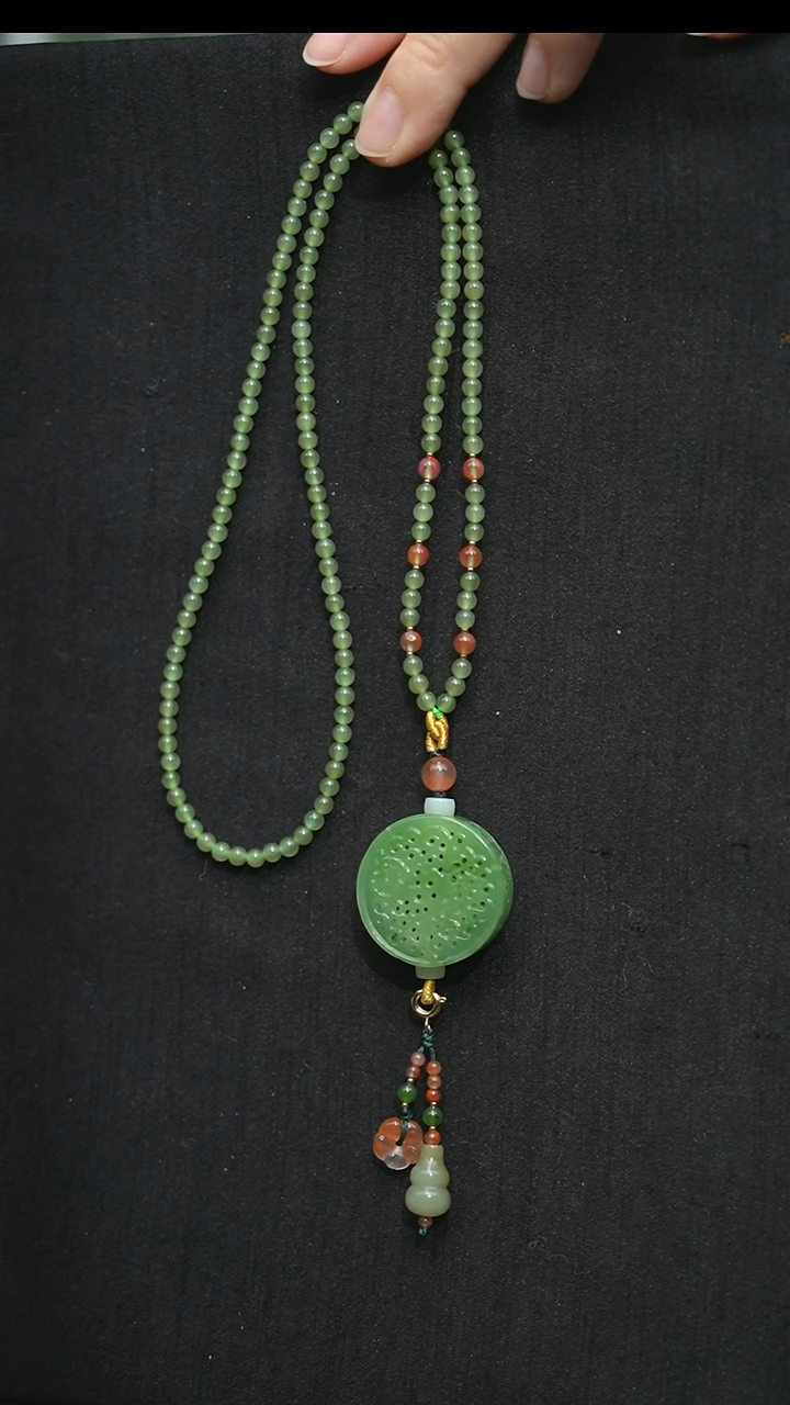 颈饰未镶嵌和田玉香囊