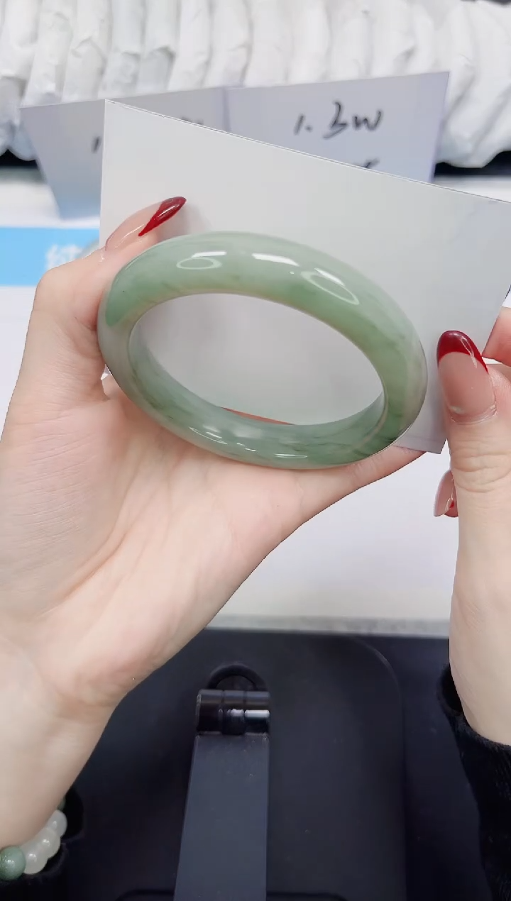 【闪购商品】石英质玉手镯未镶嵌142