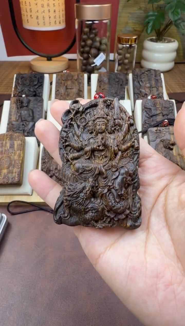 木木雕款   芽庄   八臂观音8cm 送养香瓶