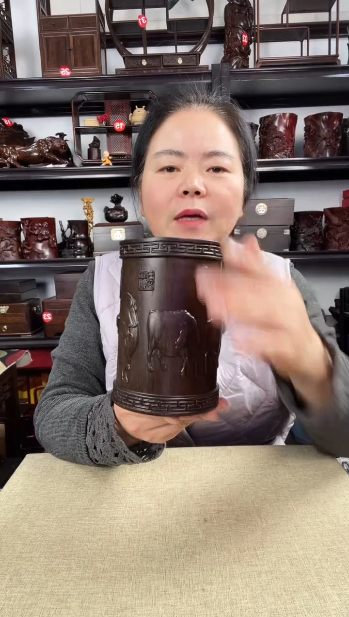 木老李红木工艺品五牛笔筒